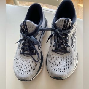 Brooks glycerin 19 running shoes